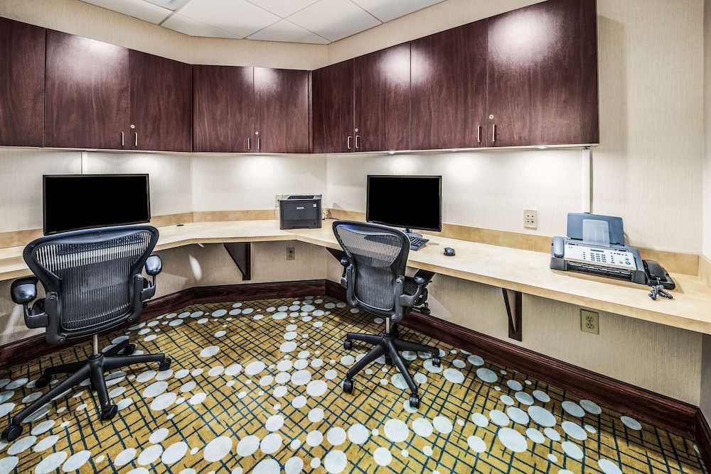 Hampton Inn Greenfield - photo 55