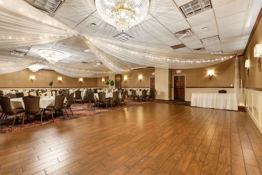 Best Western Plus White Bear Country Inn - photo 10