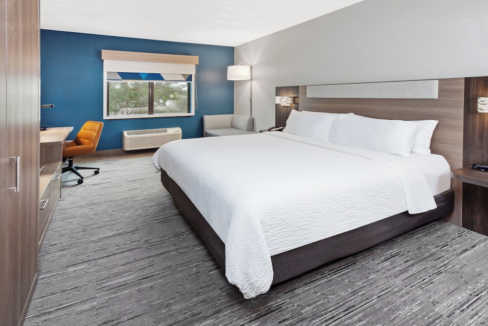 Holiday Inn Express Cleveland Airport Brookpark by IHG - photo 13
