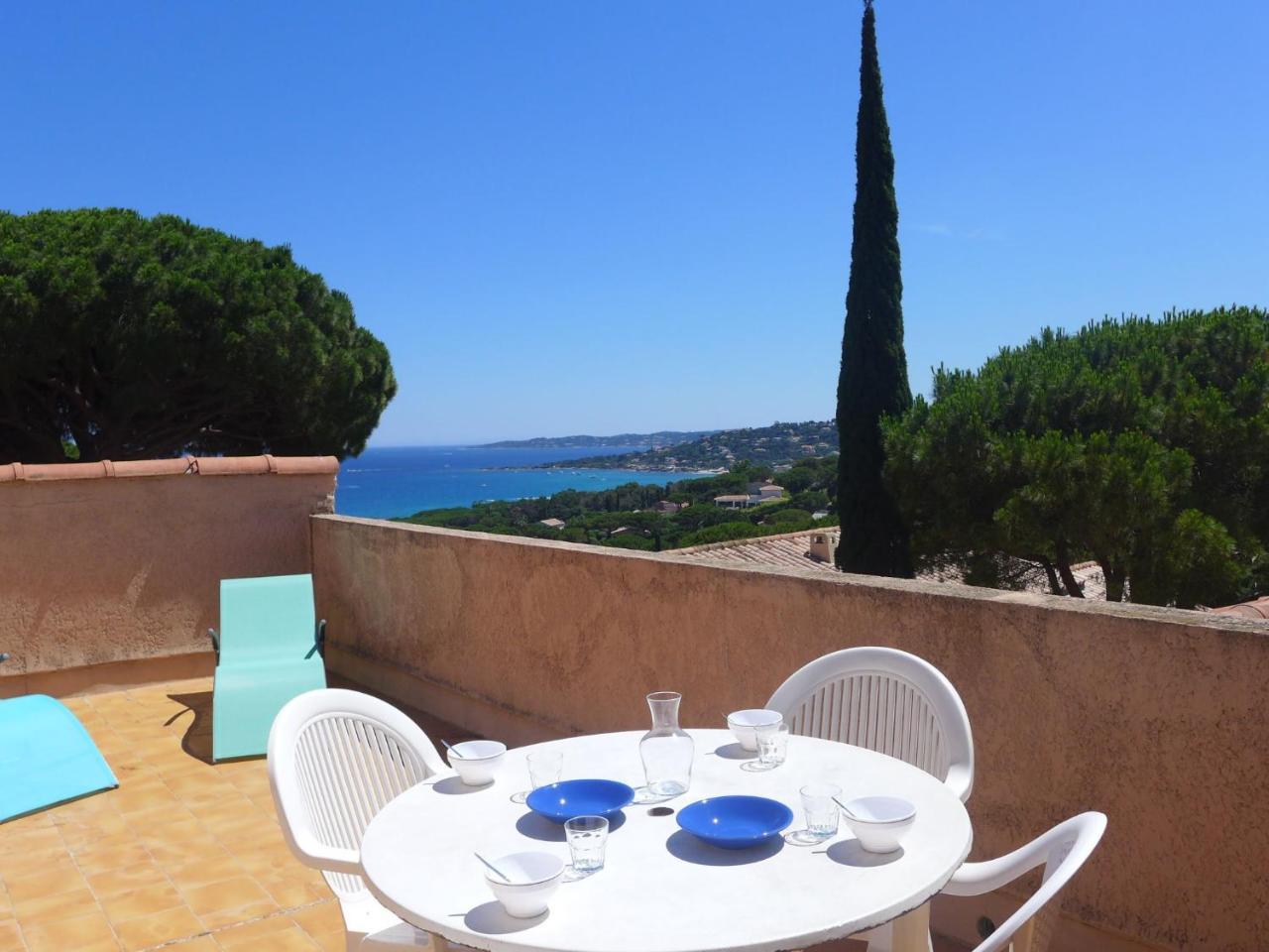 Apartment Les Coteaux de la Nartelle 15 by Interhome — 4-Star Luxury Hotel in Sainte-Maxime, France