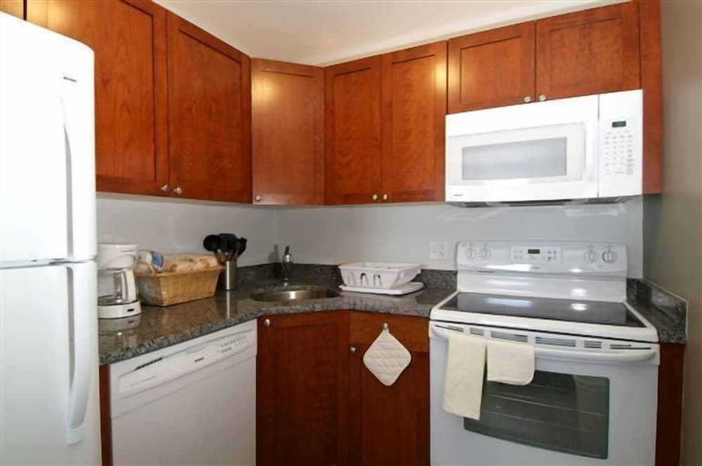 Crescent Suites Hotel - photo 20