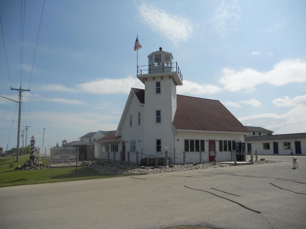 Coho Motel And Suites — Kewaunee