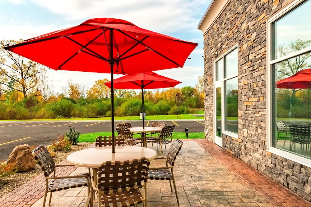 Hampton Inn Lockport Buffalo - photo 38