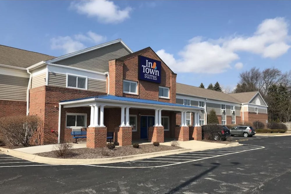 InTown Suites Extended Stay Chicago IL Oakbrook - photo 24