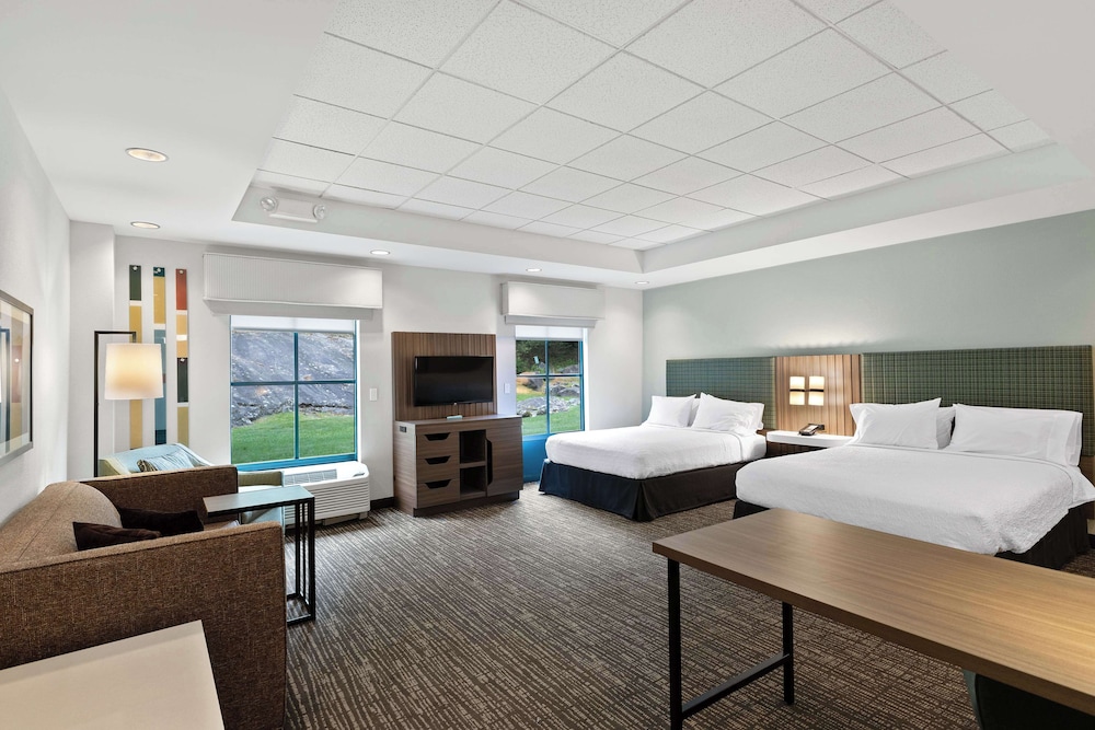 Hampton Inn & Suites Lake George - photo 24