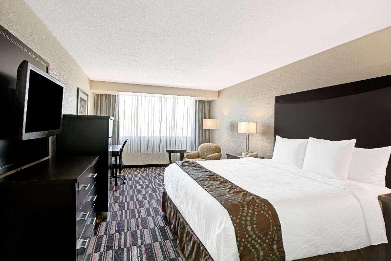 Ramada Plaza Charlotte Airport Hotel and Conference Center - photo 21