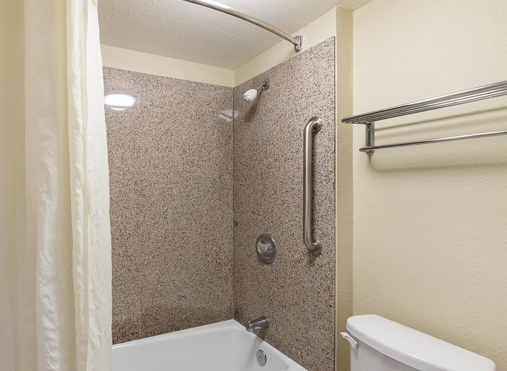 Bella Vista Inn - photo 24