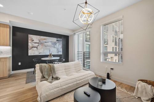 Modern 1BR near South Coast Plaza l Midterm to long term Stay — 4-Star Luxury Hotel in Santa Ana, United States