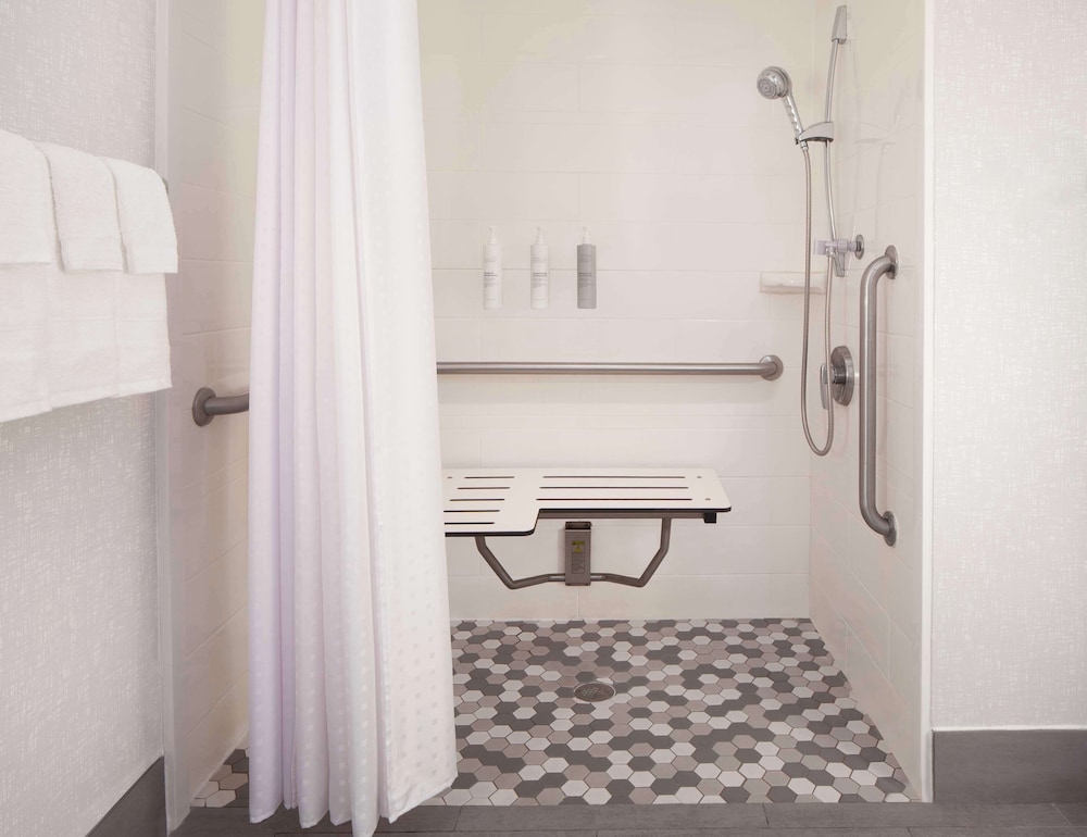 Hampton Inn Ogallala - photo 12