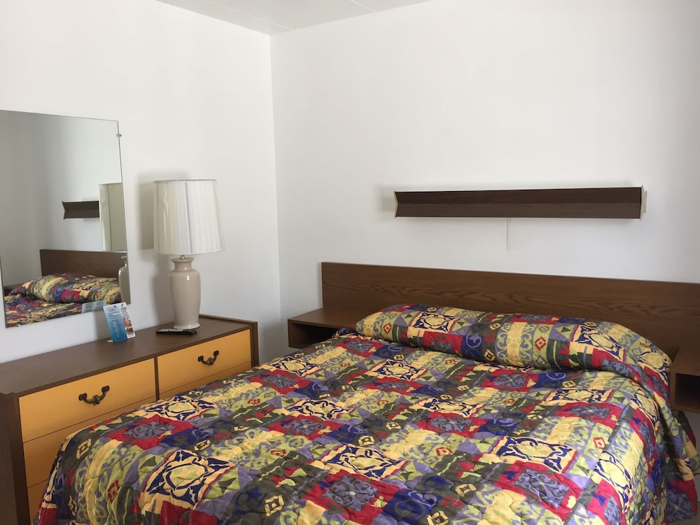 White Caps Motel - photo 6