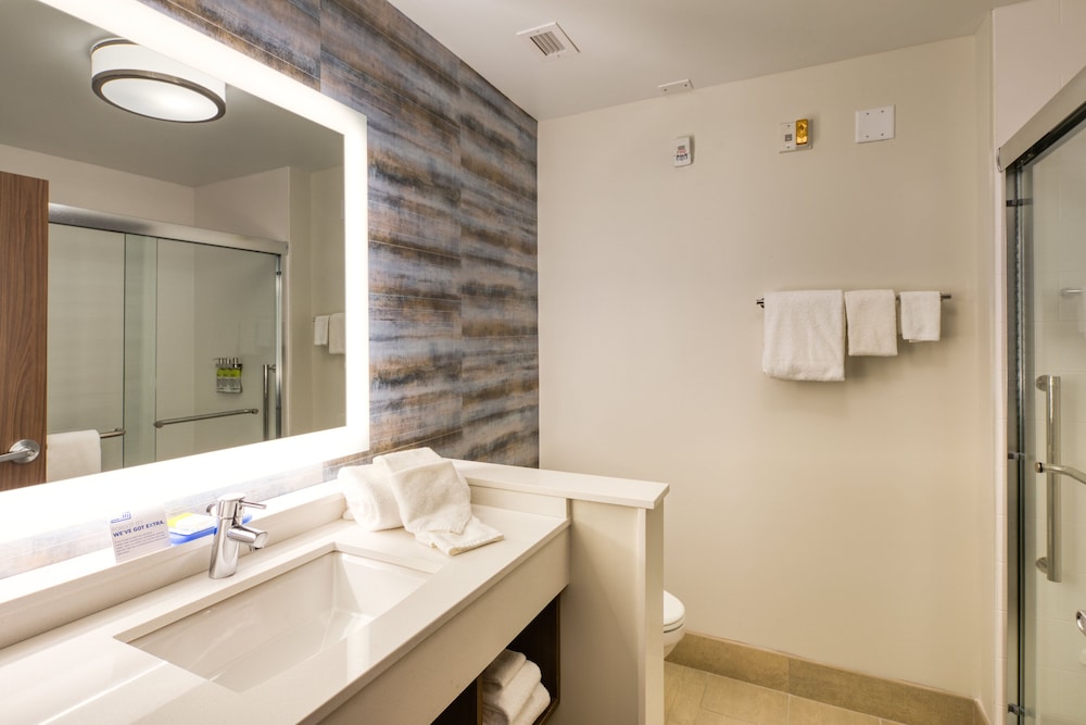 Holiday Inn Express & Suites Charlotte South End by IHG - photo 73