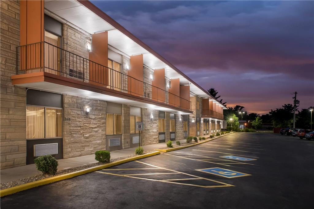 Travelodge by Wyndham Bloomington - photo 8