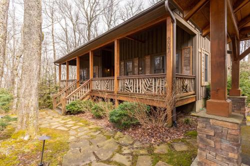 Mossy Path Hideaway in Blowing Rock, United States