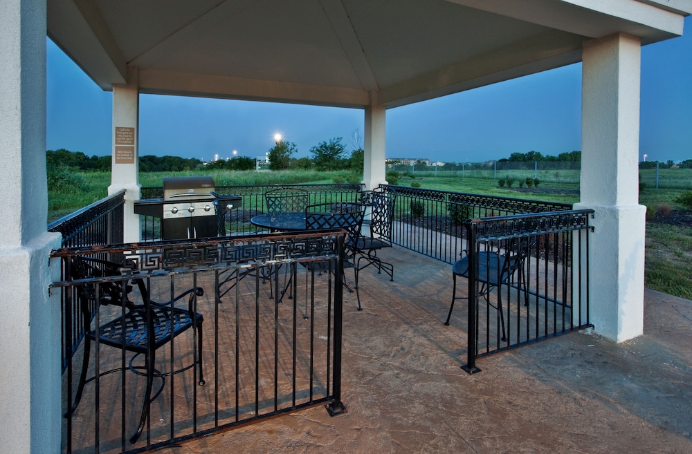 Candlewood Suites Olathe by IHG - photo 21