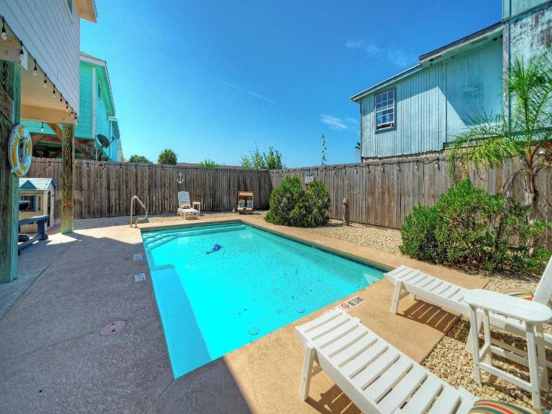 Salty Peach by Avantstay Private Pool New Decor - featured photo