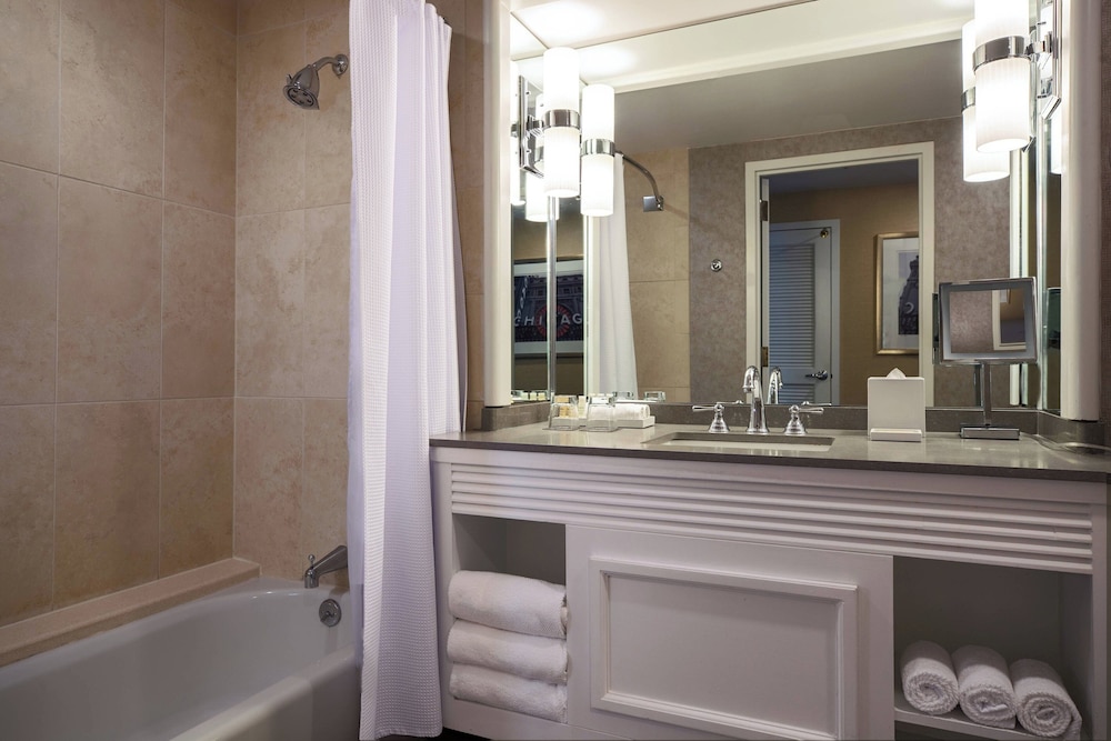 Renaissance Chicago Downtown Hotel - photo 36