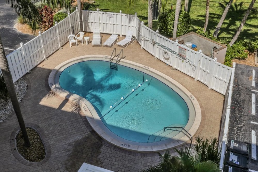 Castle Beach — 4-Star Luxury Hotel in Fort Myers Beach, United States