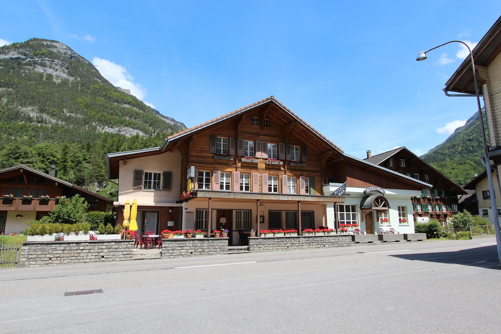 Hotel Restaurant Alpina — hotel in Engelberg
