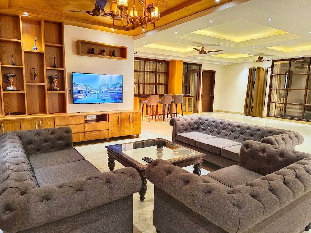 The Crown:The Pinnacle of Luxury — 4-Star Luxury Hotel in Rishikesh, India