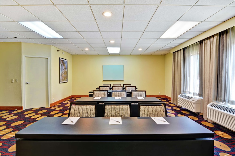 Hampton Inn Cincinnati Airport South - photo 38