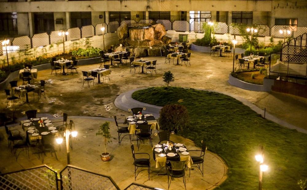 IROOMZ Hotel Trupti International in Hubli, India