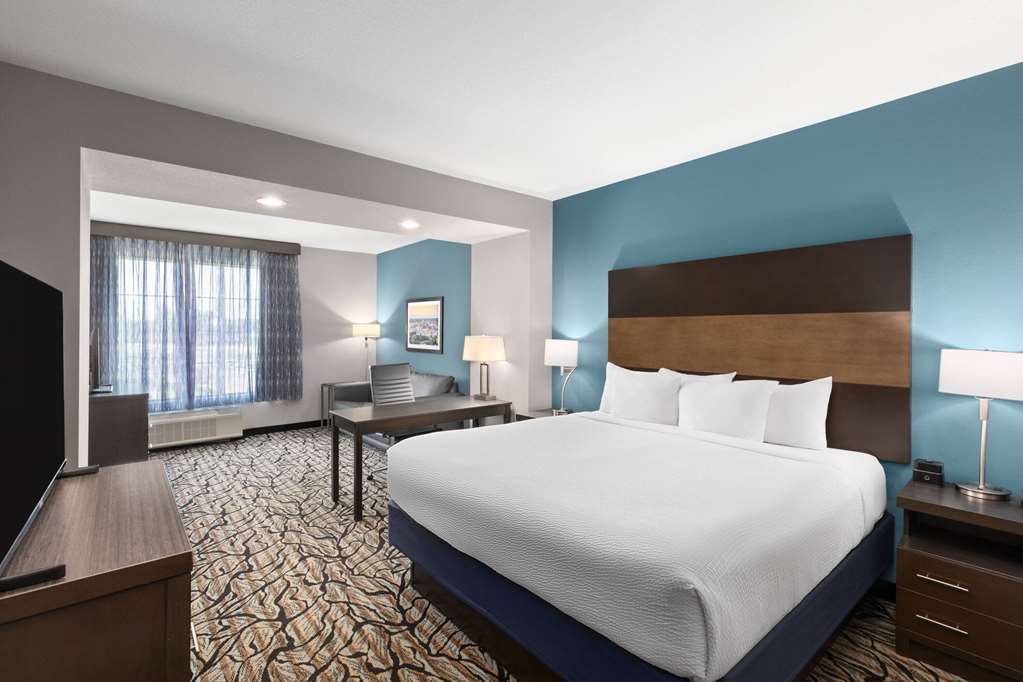 La Quinta Inn & Suites by Wyndham Cullman - photo 26
