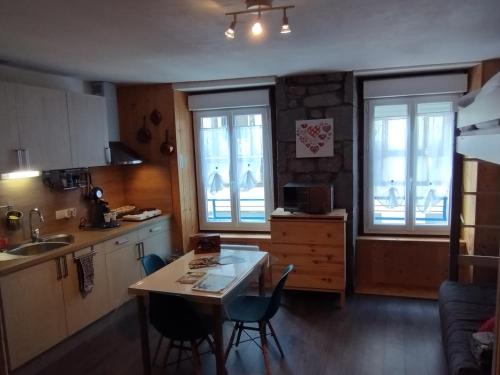 Studio Au Cœur du Centre Ville - carbon neutral hotel in Mont-Dore