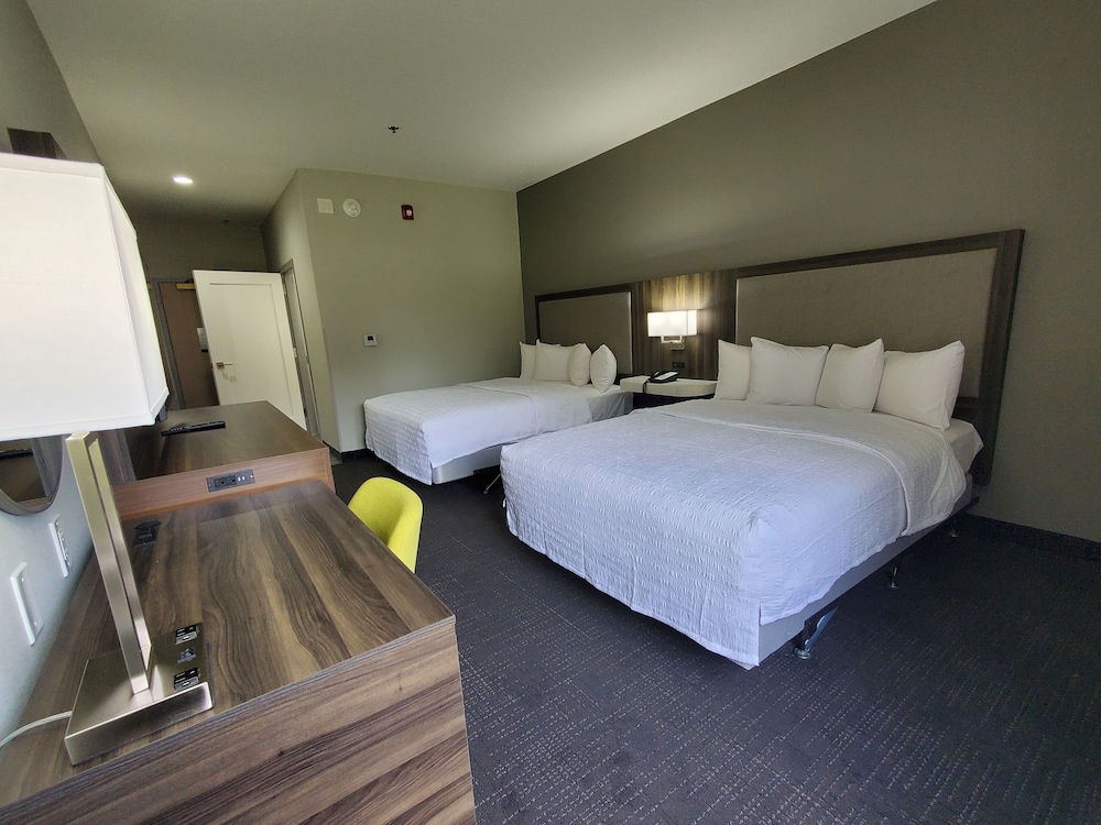 Hampton Inn Olathe - photo 9