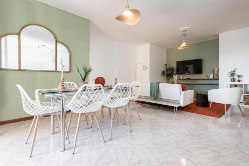 Mediterranee 200m Dal Mare Parcheggio Privato Idromassaggio — 4-Star Luxury Hotel in Imperia, Italy