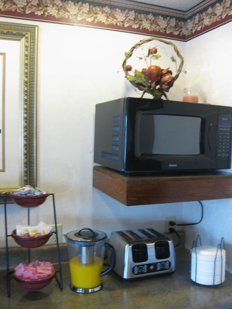Executive Inn and Suites Jackson - photo 21
