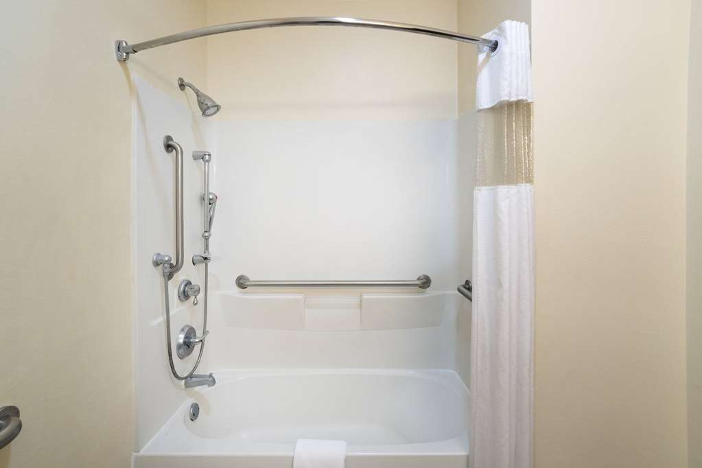 Baymont by Wyndham Savannah South - photo 35