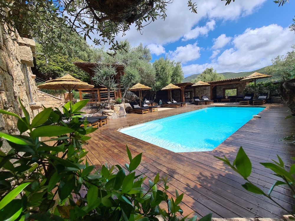 Chambre d'Hote Casa Maredda — 4-Star Luxury Hotel in Albitreccia, France