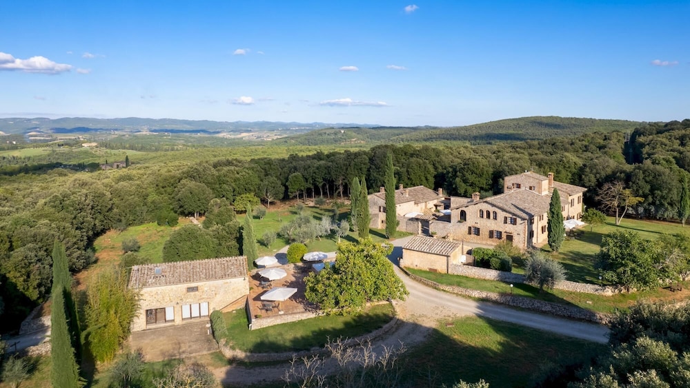 Borgo Gallinaio 32 in Siena — 4-Star Luxury Hotel in Monteriggioni, Italy