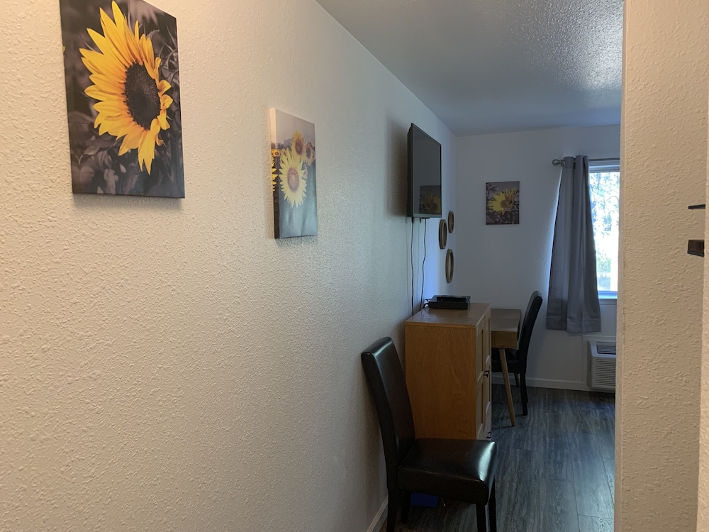 Brownsville Motel - photo 7