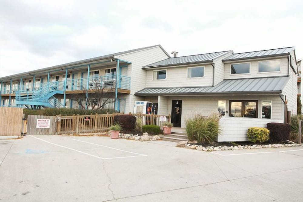 Beachfront Resort — hotel in Port Clinton