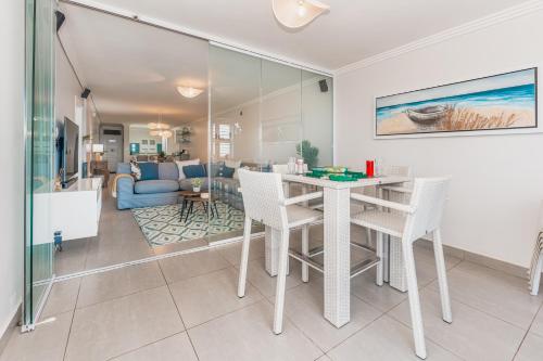 3 Skiathos Stylish apartment with Breaker Views — 4-Star Luxury Hotel in Ballito, South Africa