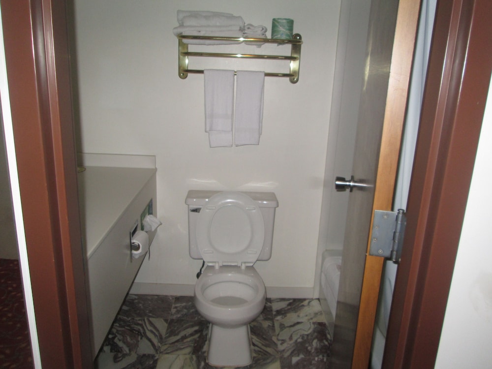 Bellevue Hotel & Suites - photo 38