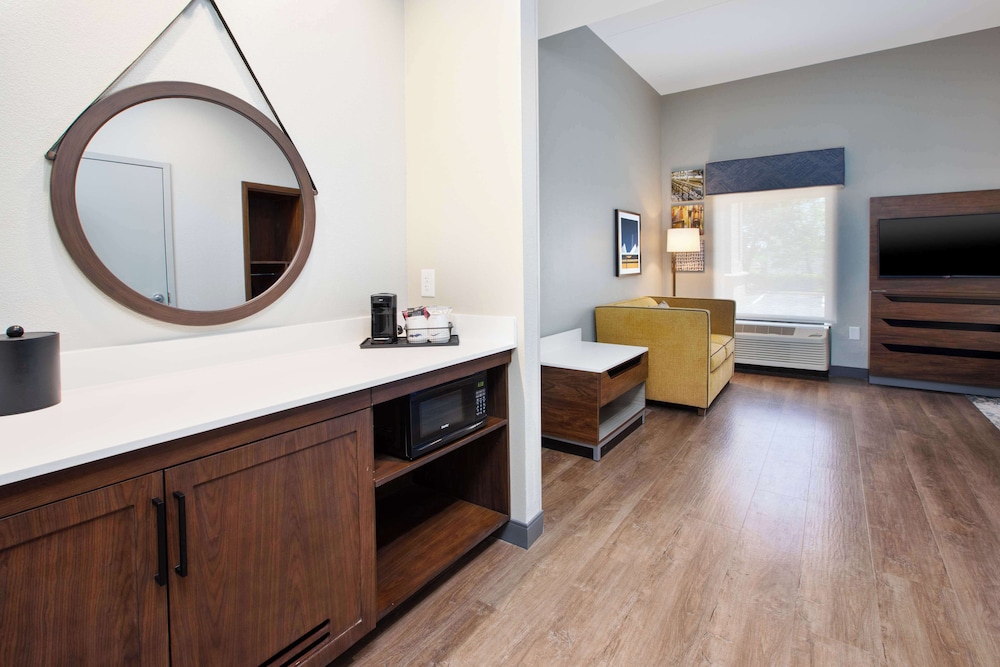 Hampton Inn & Suites Spartanburg I 26 Westgate Mall - photo 8