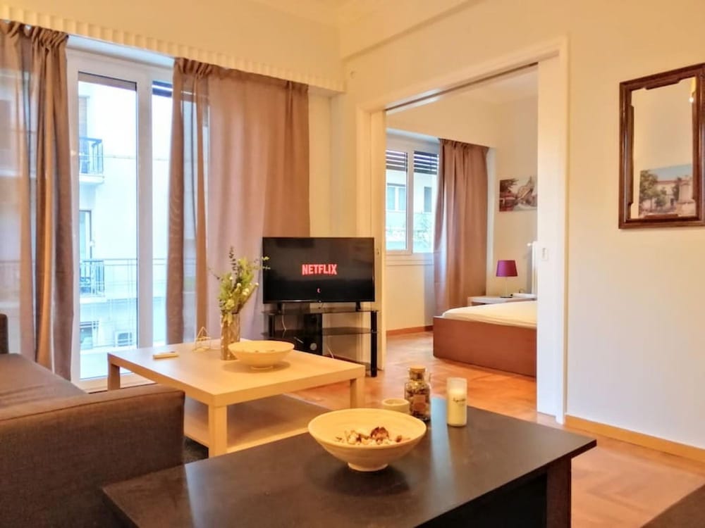 Comfortable Apartment in Acropolis — 5-Star Luxury Hotel in Athens, Greece