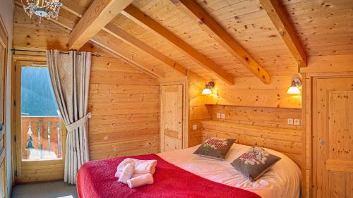 Tarine Chalet BO Immobilier Multipass ActAc 2024 offert — 4-Star Luxury Hotel in Chatel, France