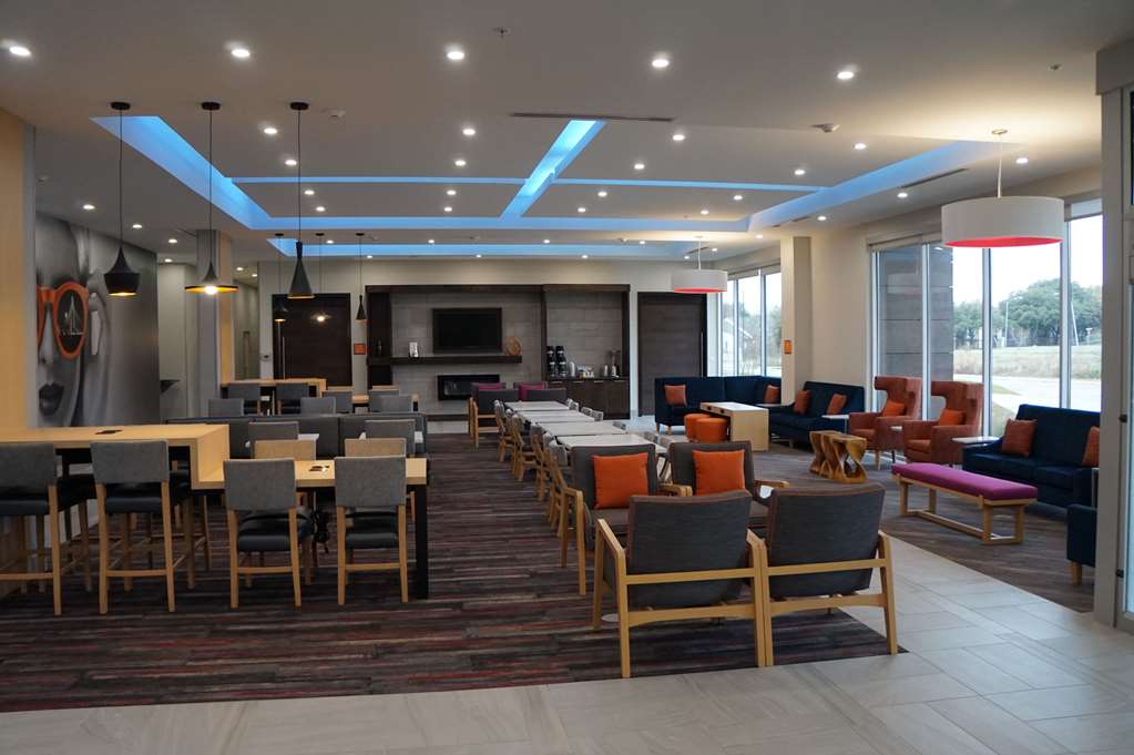 La Quinta Inn & Suites by Wyndham Lewisville - photo 51