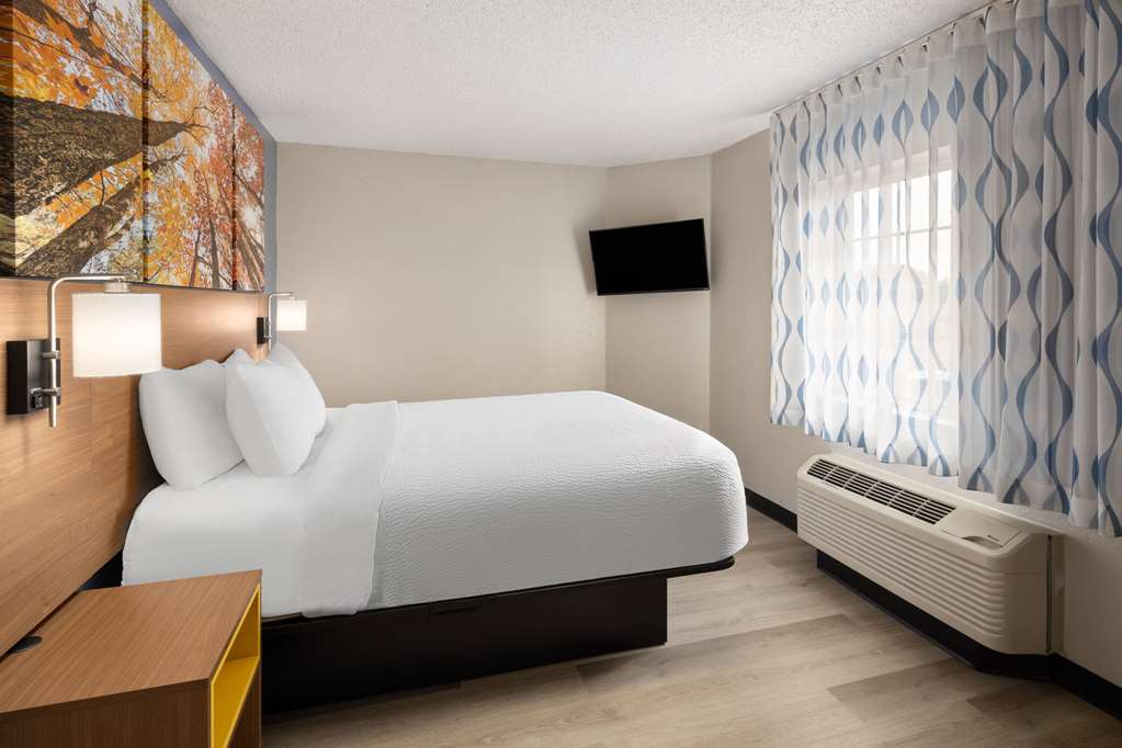 Days Inn & Suites by Wyndham Green Bay WI. - photo 33