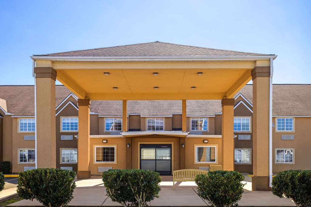 Days Inn by Wyndham Jackson Downtown - photo 2