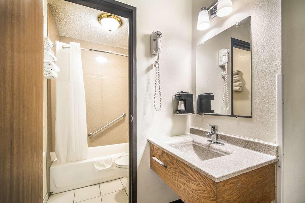 Americas Best Value Inn & Suites Harrisonville - photo 26