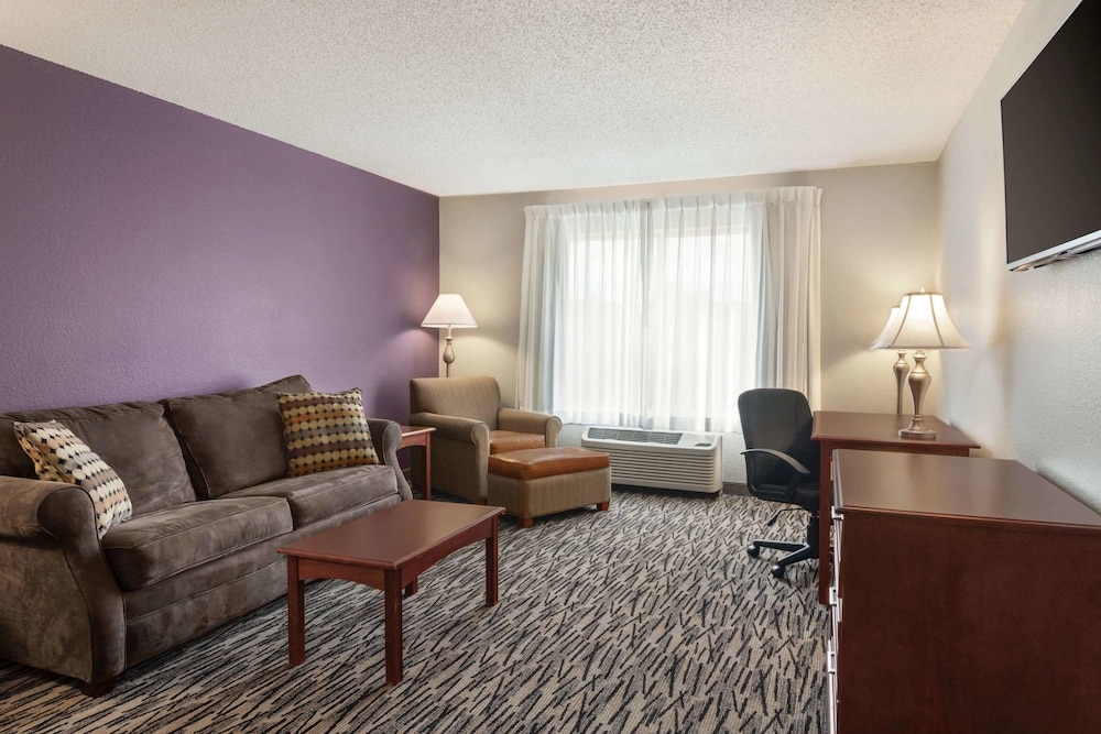 Baymont by Wyndham Springfield I 44 - photo 15