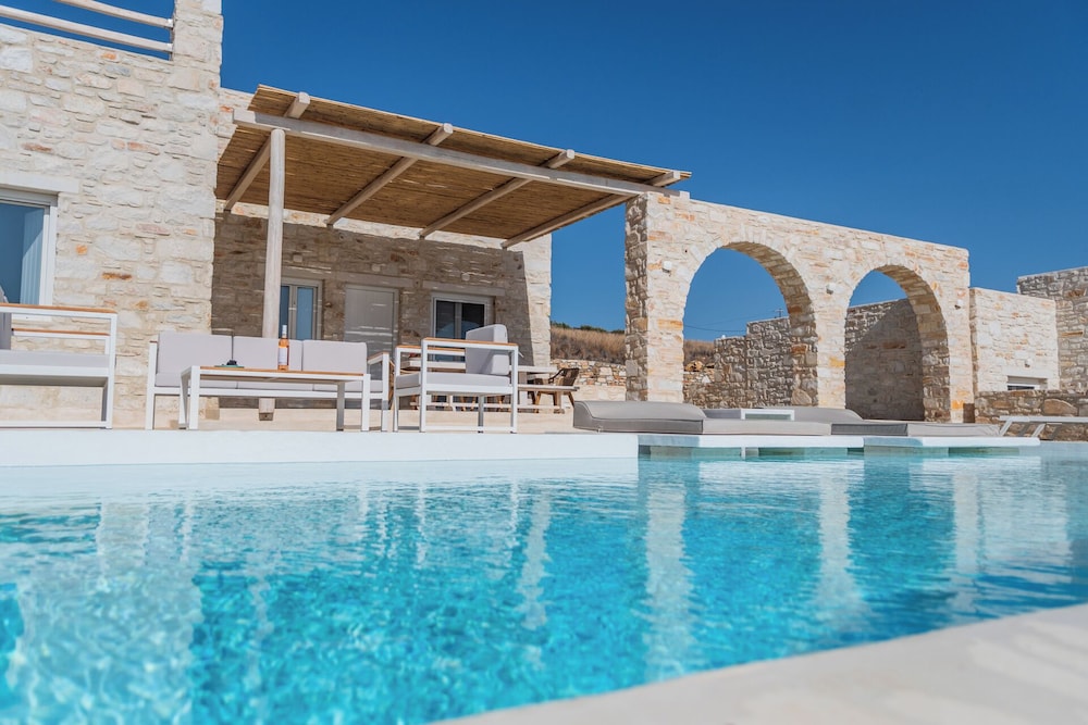 Aegean Feelings — 4-Star Luxury Hotel in Paros, Greece