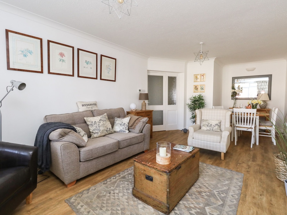 Beach Side — 4-Star Luxury Hotel in Bridport, United Kingdom