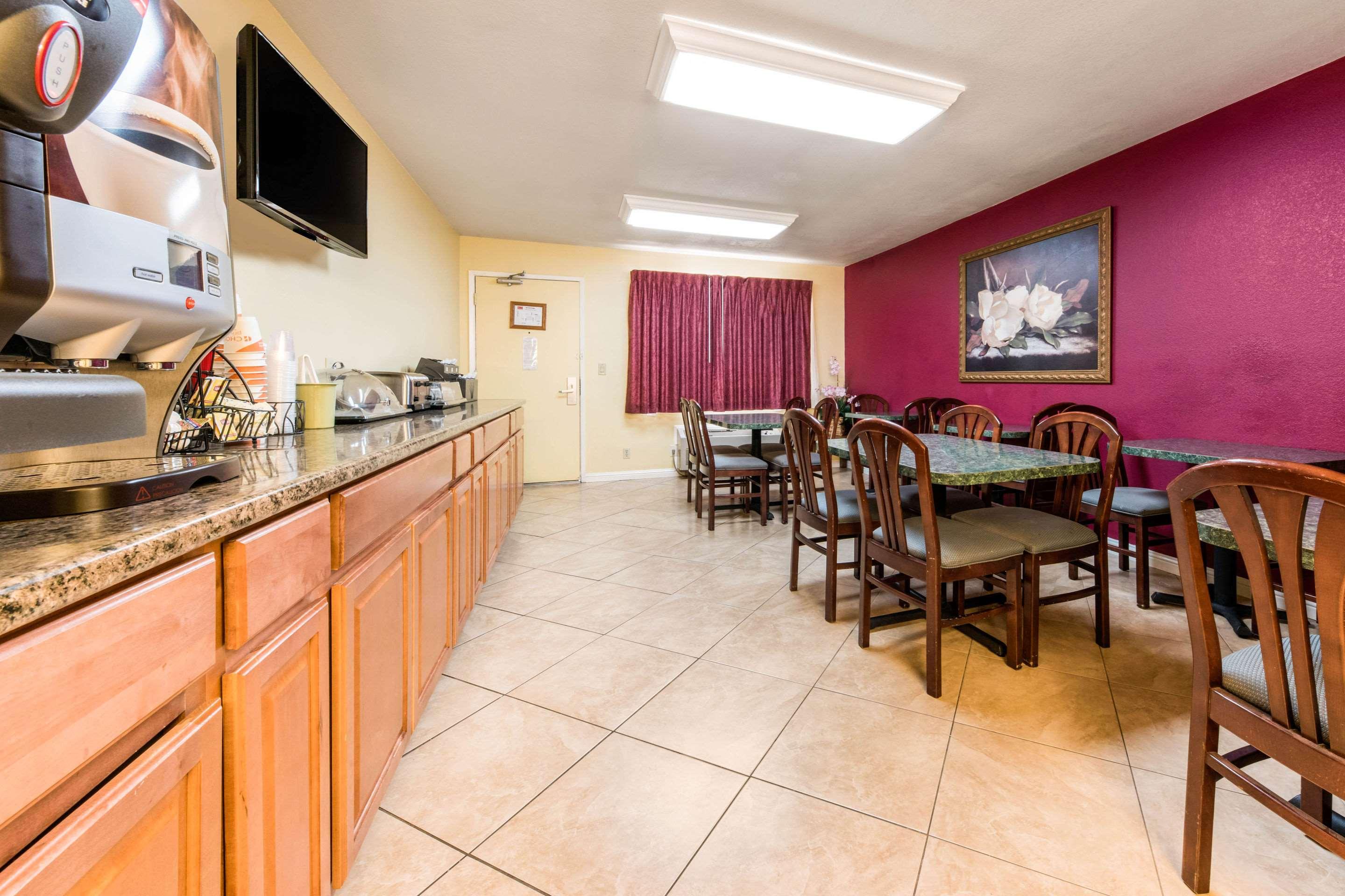 Econo Lodge Gilroy - photo 15