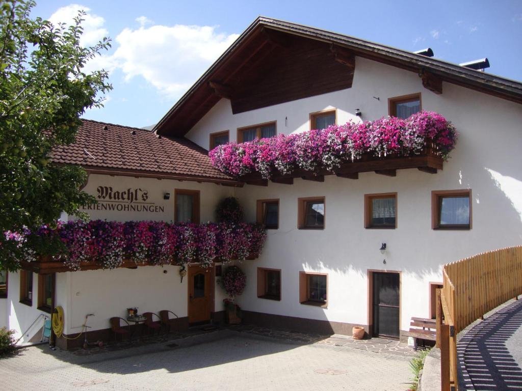 Machls Ferienwohnungen — 4-Star Luxury Hotel in Jerzens, Austria