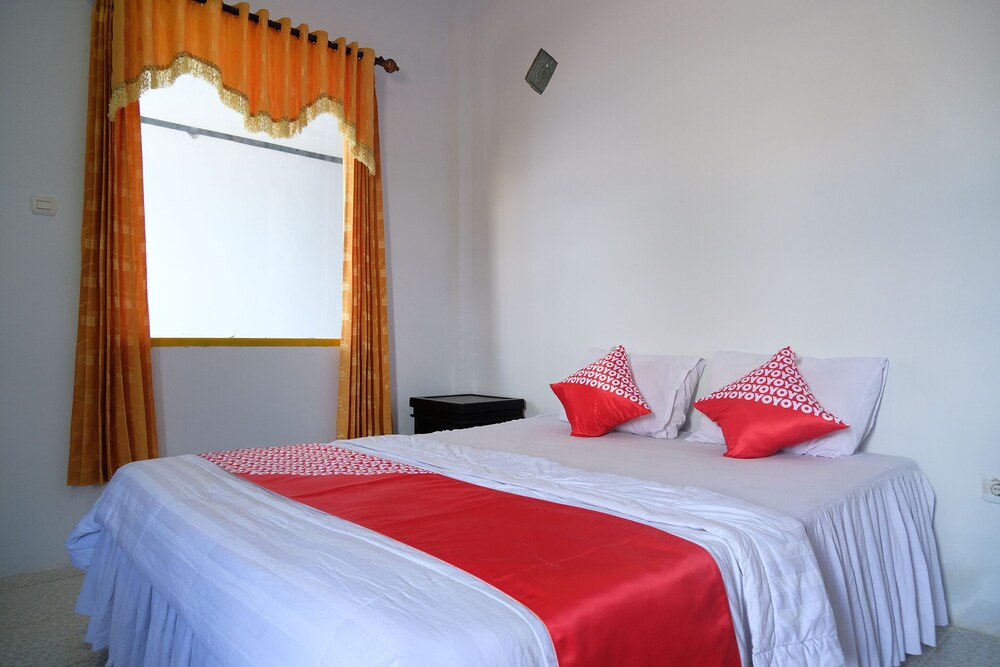 OYO 1278 Wina Beach Hotel in Palu, Indonesia